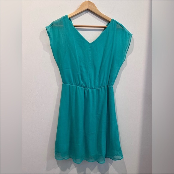 Express Green V-Neck Elastic Waist Mini Dress  Small Beach Vacation Brunch - Picture 2 of 7